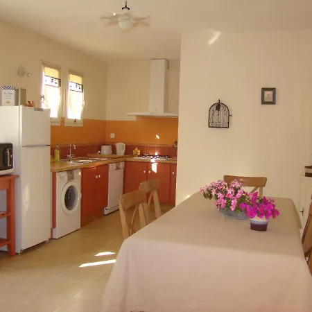 La Maison De Lestang בית הארחה